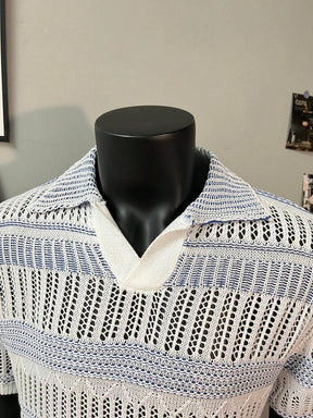 Polo Cruise Knit – Textura Listrada e Trama Respirável