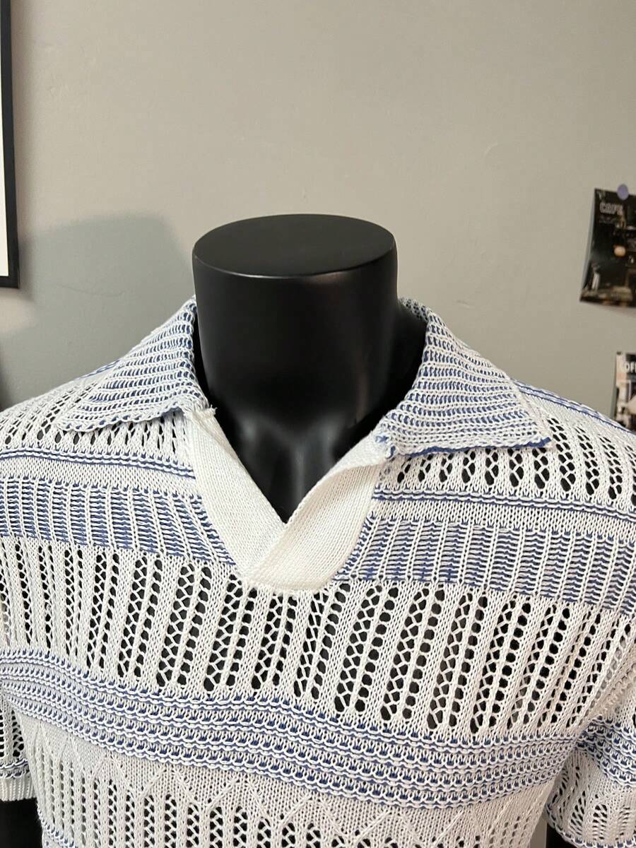 Polo Cruise Knit – Textura Listrada e Trama Respirável